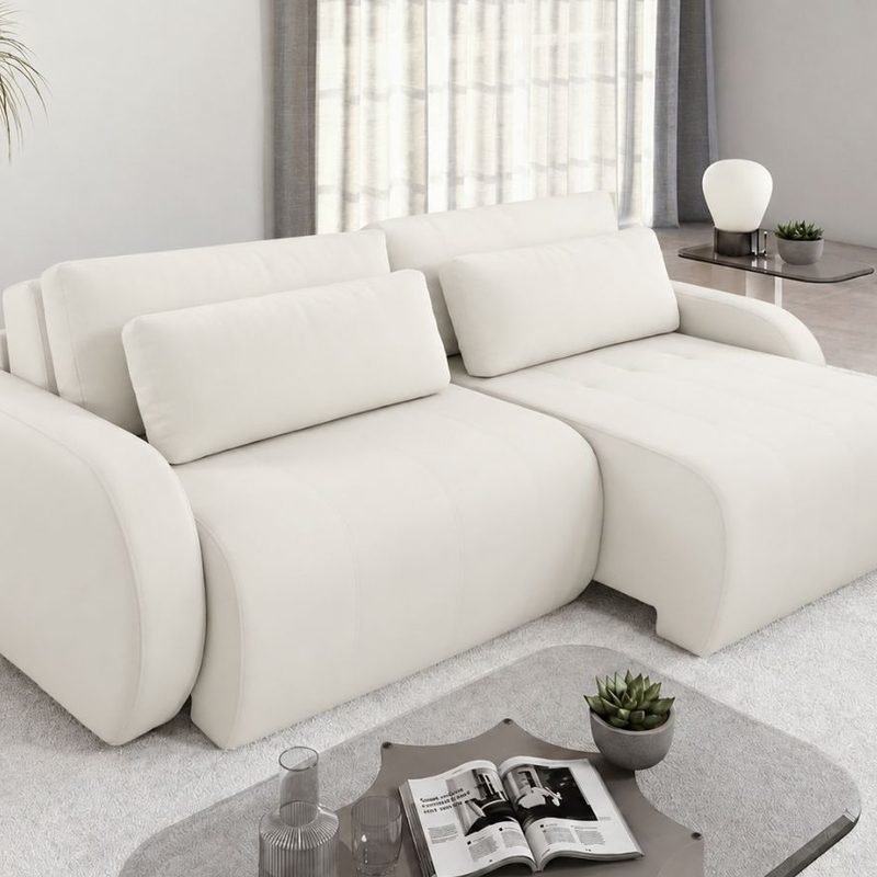 Sofá Cama Belina branco, com o assento retrátil aberto e as almofadas soltas do encosto